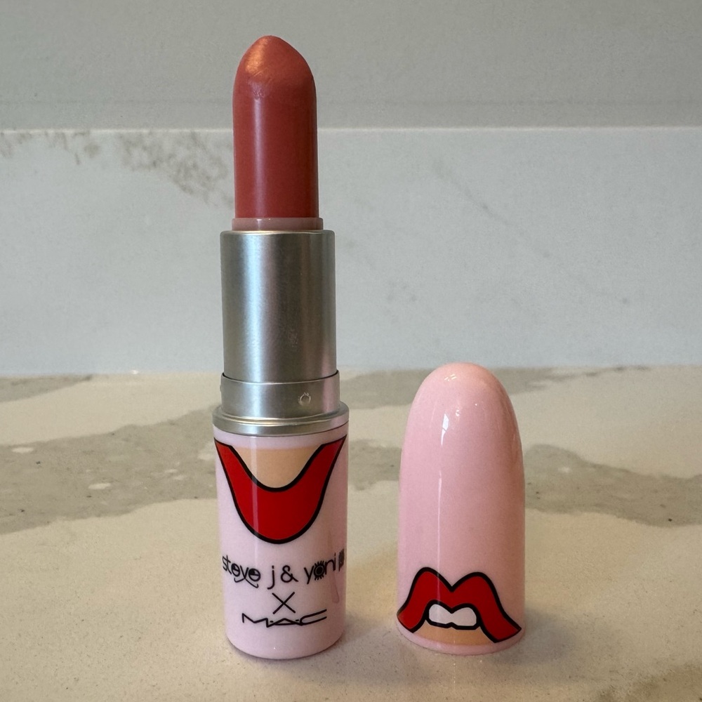 MAC Spotlight Me Amplified Lipstick